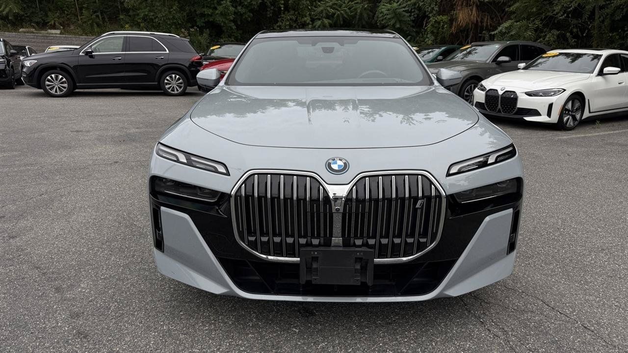 Used 2023 BMW i7 xDrive60 AWD/4WD image 22