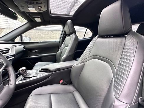 Used 2022 Lexus UX 200 w/ Premium Package image 18