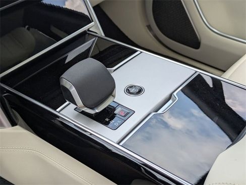 New 2025 Land Rover Range Rover Long Wheelbase Autobiography image 9