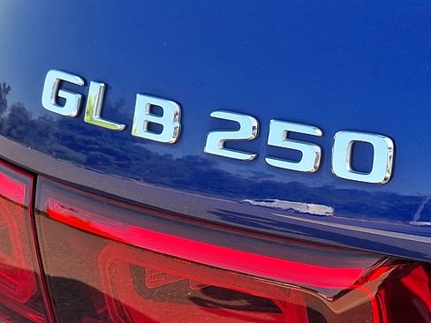 Used 2022 Mercedes-Benz GLB 250 4MATIC image 31
