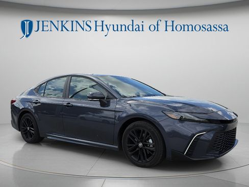 Used 2026 Toyota Camry SE w/ Convenience Package FWD image 1