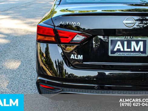 Used 2025 Nissan Altima 2.5 SV FWD image 11