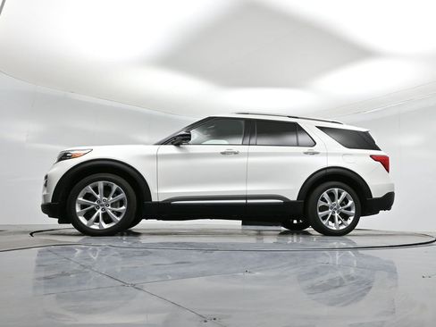 Certified 2022 Ford Explorer Platinum w/ Technology Package image 55