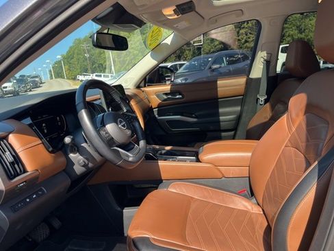 Used 2022 Nissan Pathfinder Platinum w/ Cargo Package image 7