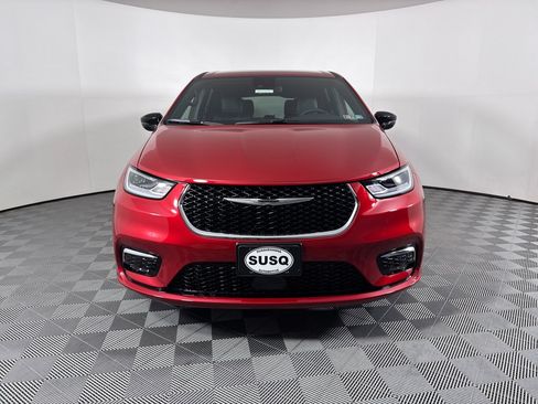 New 2026 Chrysler Pacifica Select AWD/4WD image 2