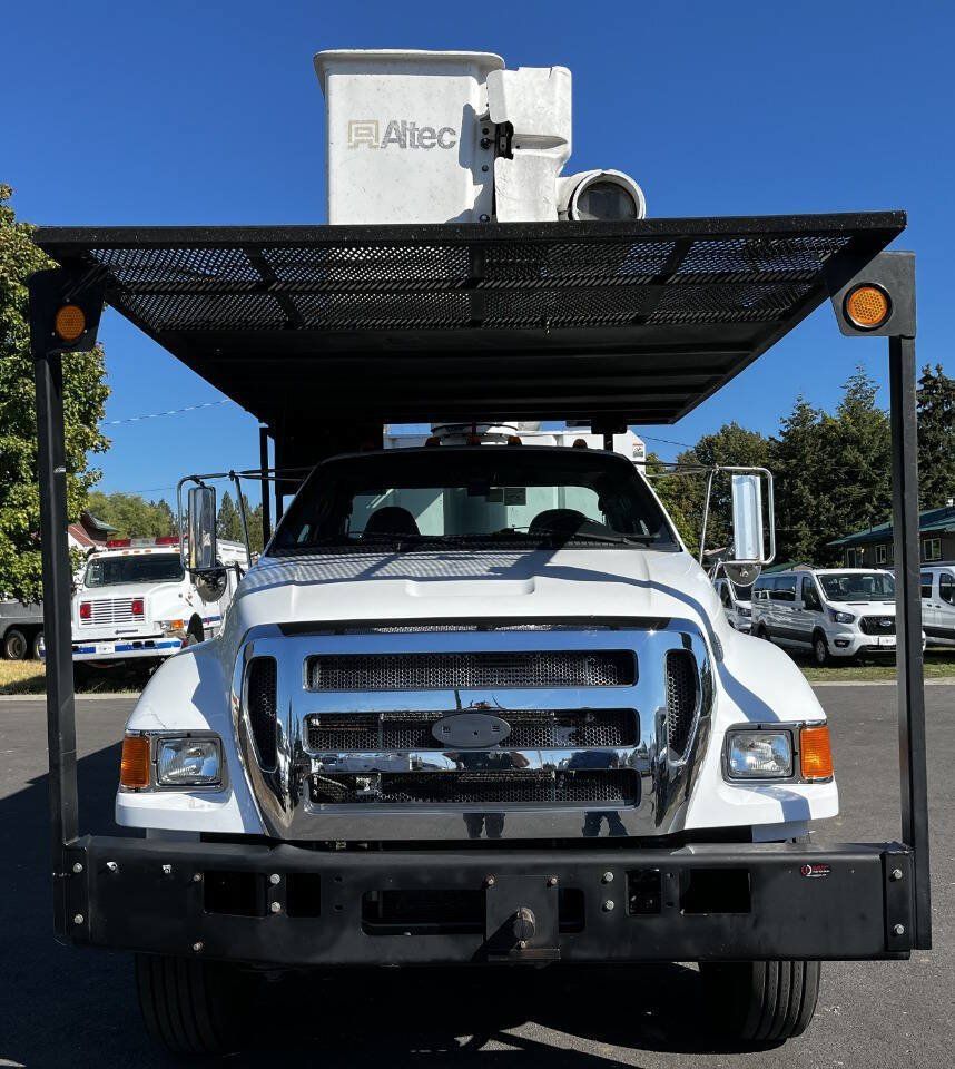 Used 2013 Ford F750 2WD Regular Cab Super Duty image 2