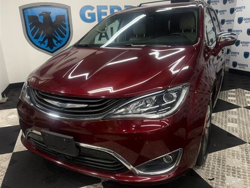 Used 2018 Chrysler Pacifica Limited w/ Advanced Safetytec Group FWD image 1