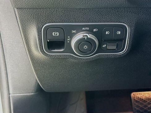 Used 2026 Mercedes-Benz GLB 250 4MATIC image 11