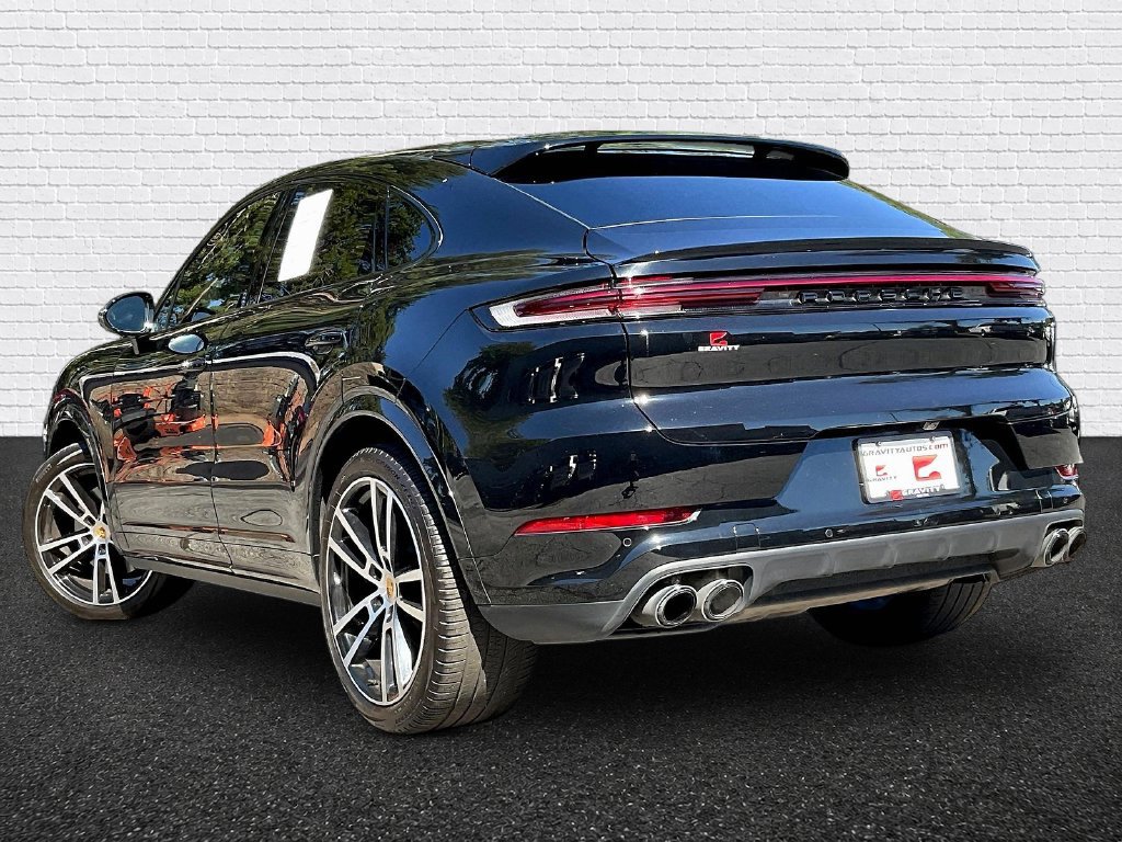 Used 2024 Porsche Cayenne Coupe AWD/4WD image 4