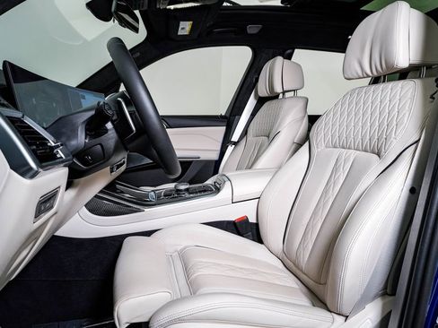 Used 2025 BMW X7 M60i image 19