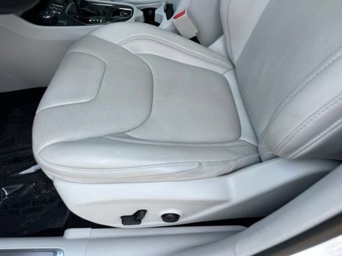 Used 2019 Jeep Cherokee Limited w/ Luxury Group AWD/4WD image 28