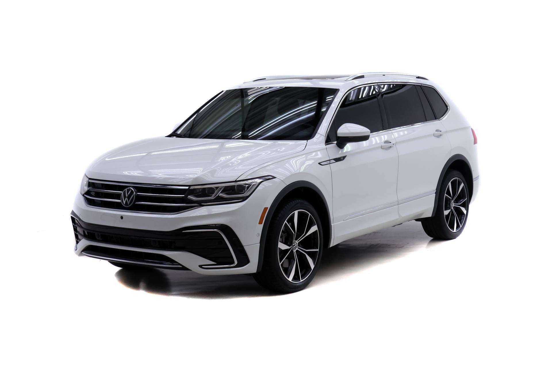 Used 2024 Volkswagen Tiguan SEL R-Line AWD/4WD image 1