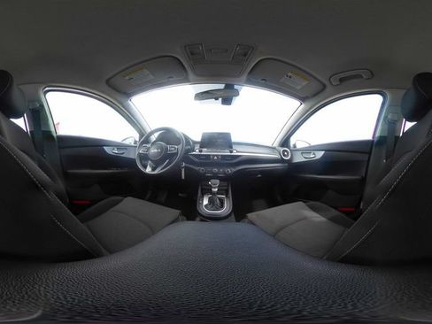 Used 2024 Kia Forte LXS w/ LXS Technology Package FWD image 11