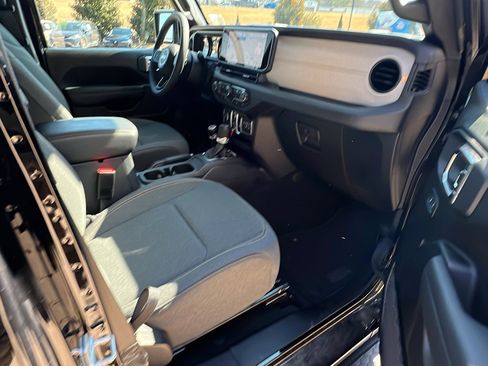 Certified 2025 Jeep Wrangler Sport S image 19