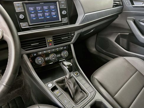 Used 2024 Volkswagen Jetta SE w/ Panoramic Sunroof Package FWD image 25