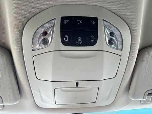 Certified 2023 Chrysler Pacifica Touring-L FWD image 22