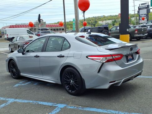 Used 2020 Toyota Camry SE FWD image 4