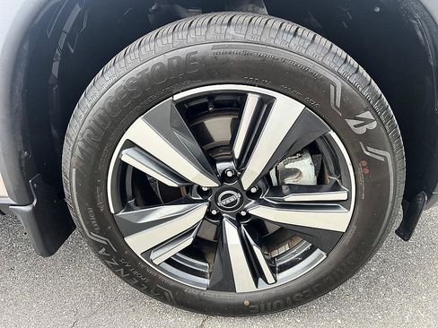 Certified 2025 Nissan Rogue SL w/ Tech Package AWD/4WD image 12