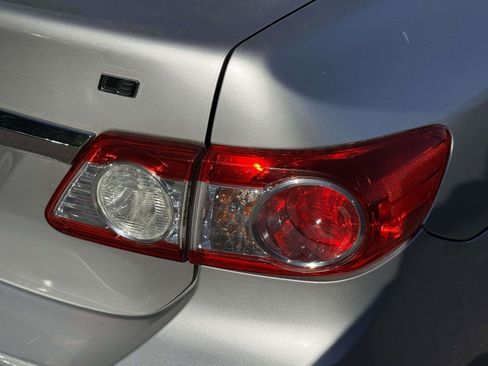 Used 2013 Toyota Corolla LE FWD image 9