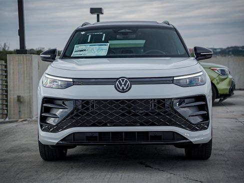 New 2026 Volkswagen Tiguan SE R-Line image 3