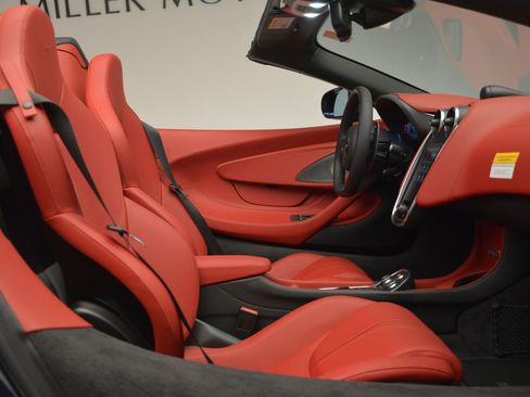 Used 2019 McLaren 570S Spider RWD image 27