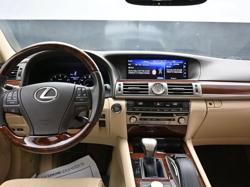 Used 2016 Lexus LS 460 w/ Comfort Package RWD image 19