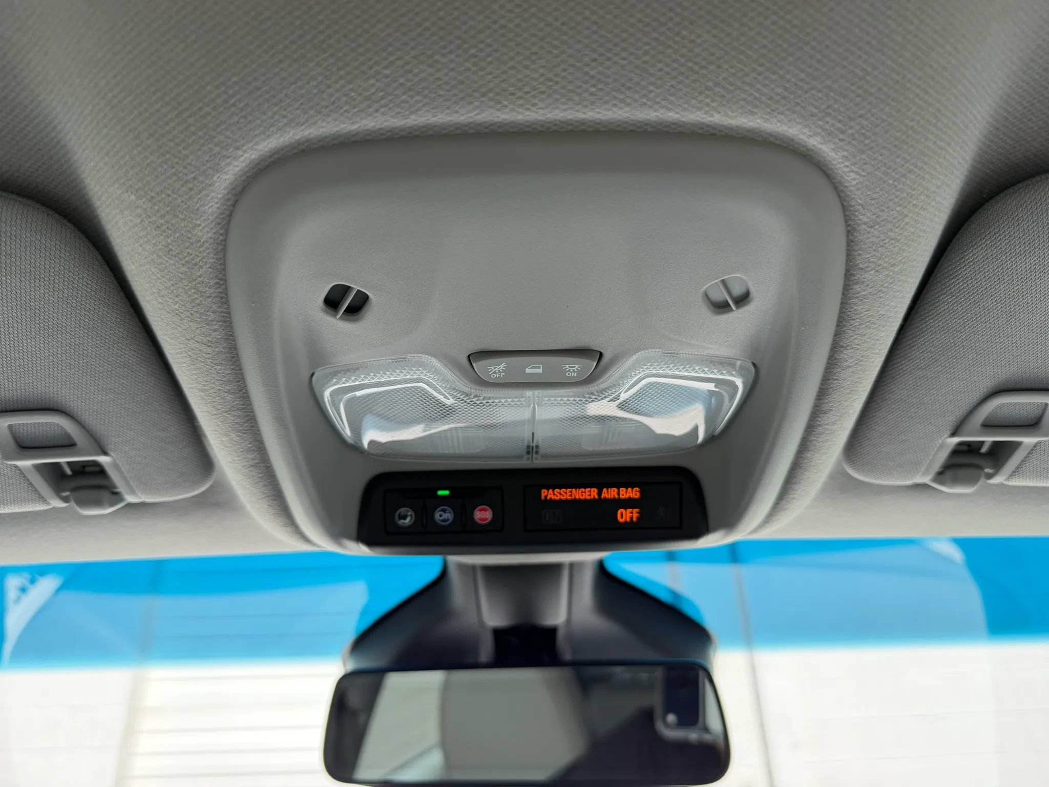 Used 2019 Chevrolet Bolt Premier w/ Infotainment Package FWD image 29