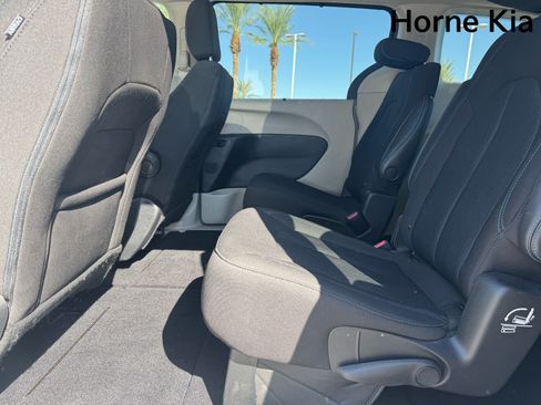 Used 2021 Chrysler Pacifica Touring w/ Cold Weather Group AWD/4WD image 12