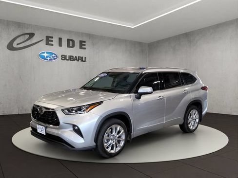 Used 2022 Toyota Highlander Limited AWD/4WD image 10