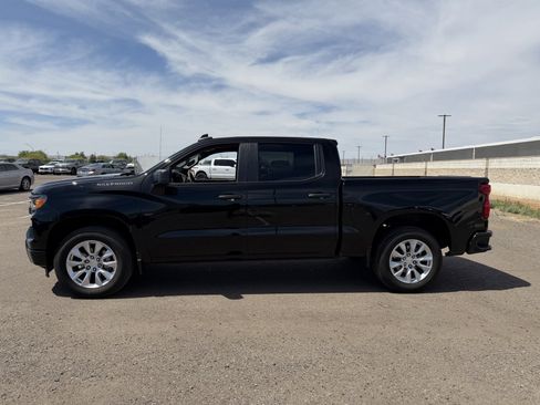 Used 2025 Chevrolet Silverado 1500 Custom image 2
