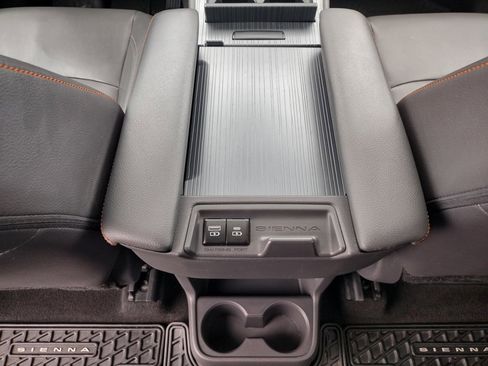 Used 2021 Toyota Sienna XSE image 22