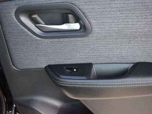 Used 2023 Nissan Rogue SV image 12