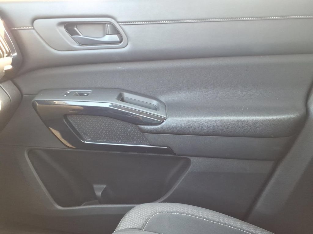 Used 2024 Nissan Pathfinder SV FWD image 24