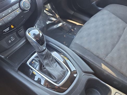 Used 2020 Nissan Rogue Sport SV image 24