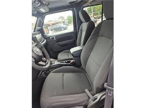 Used 2023 Jeep Wrangler Unlimited AWD/4WD image 35