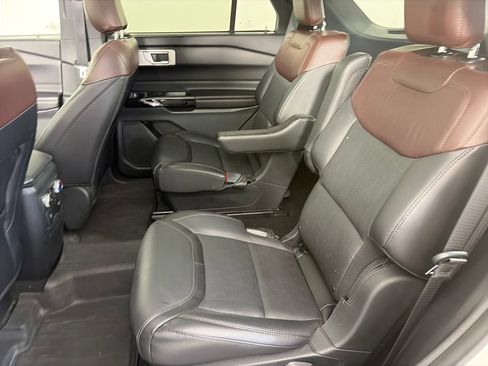 Used 2022 Ford Explorer Platinum w/ Equipment Group 601A AWD/4WD image 13