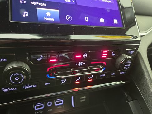 Certified 2024 Jeep Grand Cherokee Altitude image 26