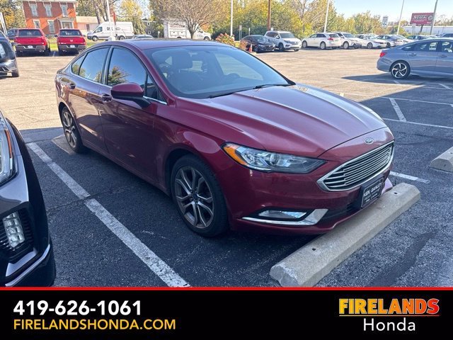 Used 2017 Ford Fusion SE w/ Equipment Group 201A FWD image 3
