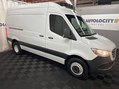 Used 2019 Freightliner Sprinter 144 RWD image 2