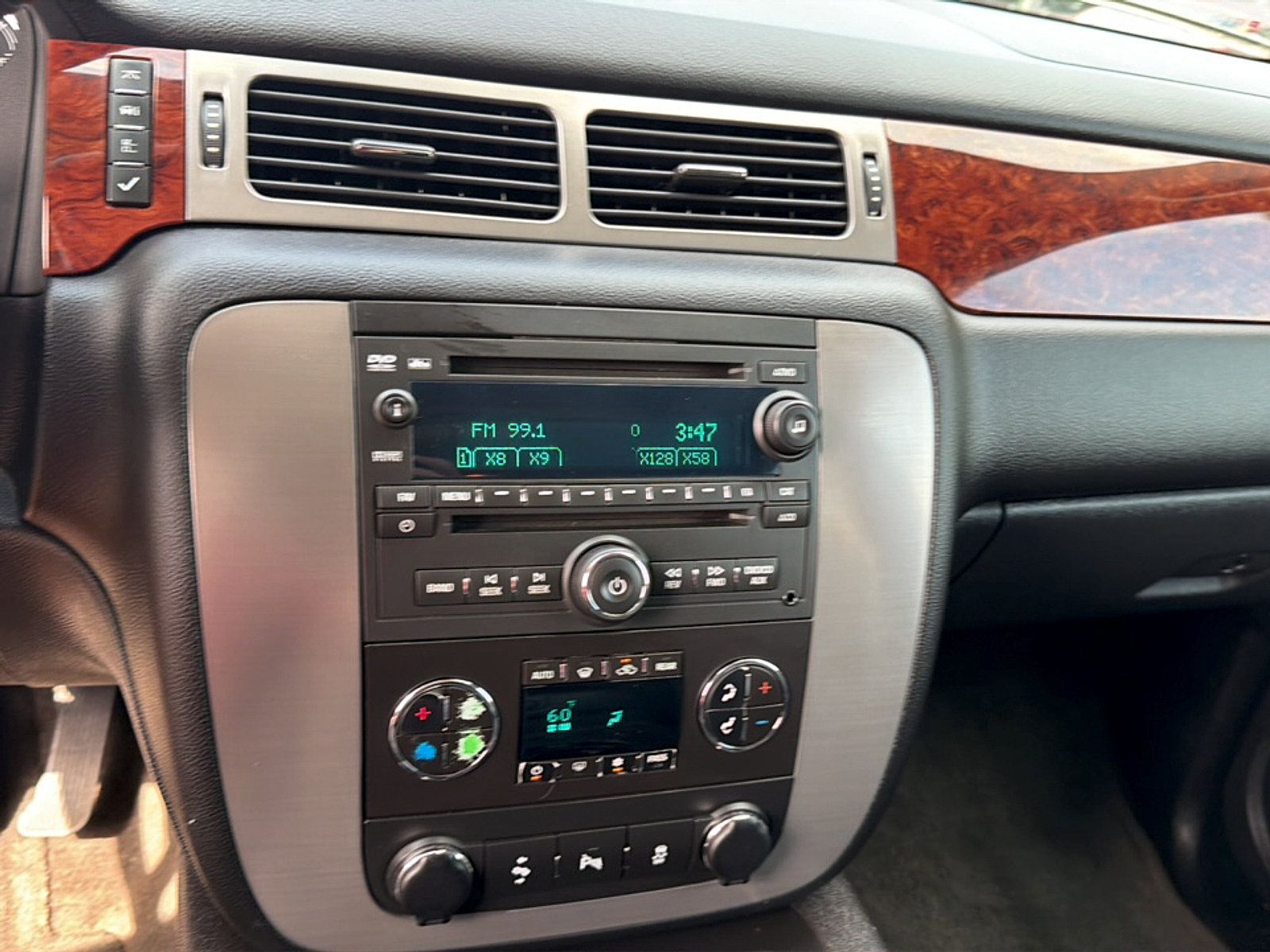 Used 2013 GMC Yukon XL SLT w/ SLT-2 Equipment Package AWD/4WD image 15