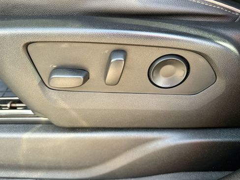 Used 2021 GMC Yukon SLT image 12