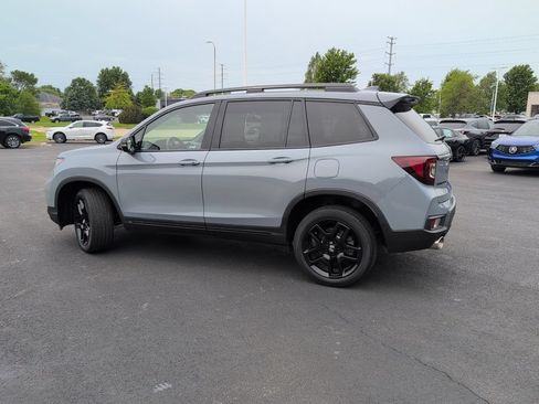Used 2024 Honda Passport Black Edition image 2