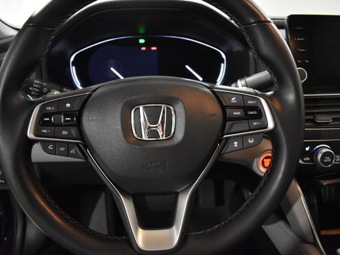 Used 2018 Honda Accord Touring image 16