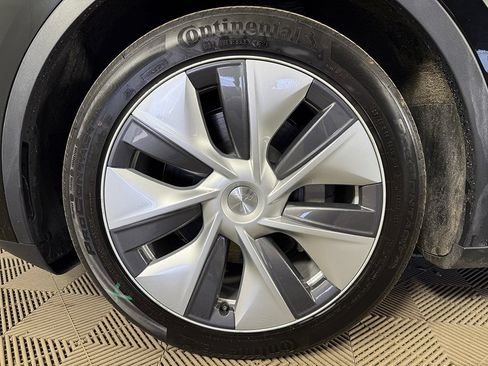 Used 2023 Tesla Model Y Long Range AWD/4WD image 19