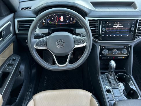 Certified 2022 Volkswagen Atlas Cross Sport SE FWD image 14