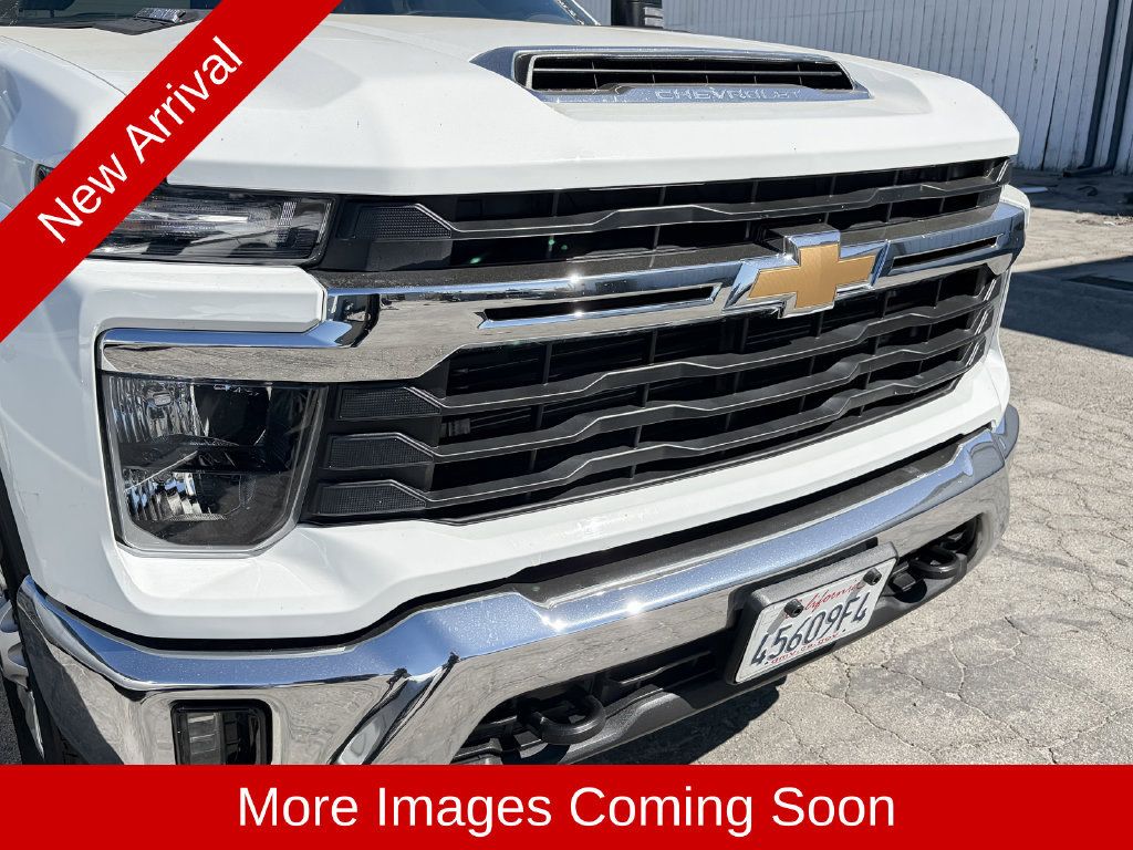 Used 2025 Chevrolet Silverado 2500 LT w/ Convenience Package AWD/4WD image 5