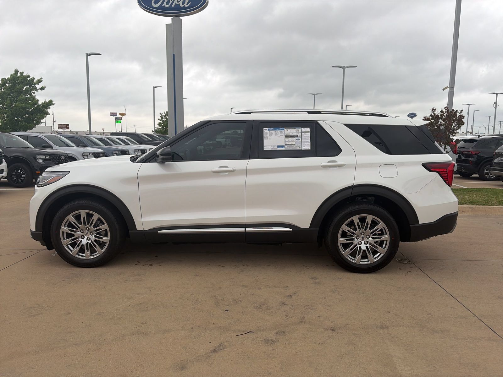 Certified 2026 Ford Explorer Platinum RWD image 2