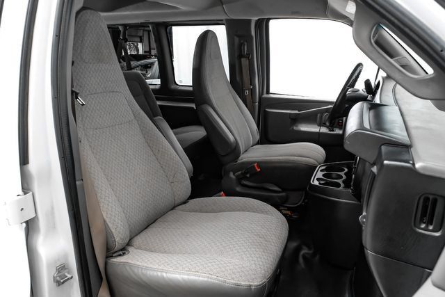 Used 2018 Chevrolet Express 2500 LT w/ LT Preferred Equipment Group RWD image 28
