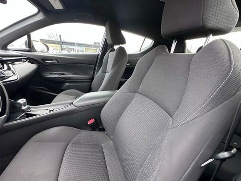 Used 2018 Toyota C-HR XLE image 17
