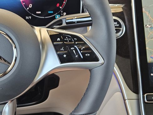 Used 2025 Mercedes-Benz GLC 300 image 29